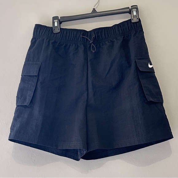 Nike Sportswear Essential Women's Woven High-Rise Shorts Size M Black DM6247-010 - Picture 4 of 13